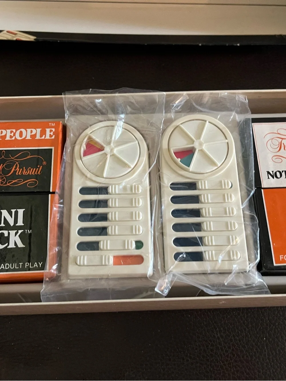 Brand New Vintage Parker Brothers Trivial Pursuit Pocket Player Set